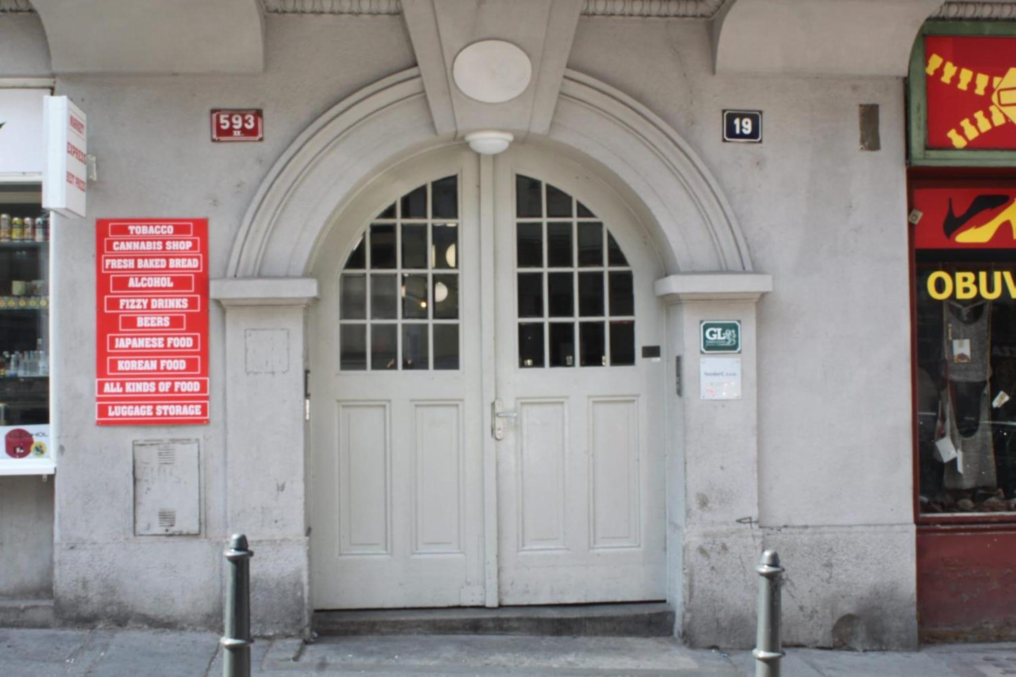 Alba Hostel Prague Exterior photo